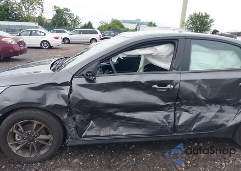 2024 Kia Forte Lxs z USA, uszkodzony, nr VIN 3KPF24AD4RE832586